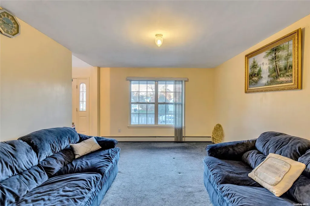 8 Harwood Way Coram NY 11727
