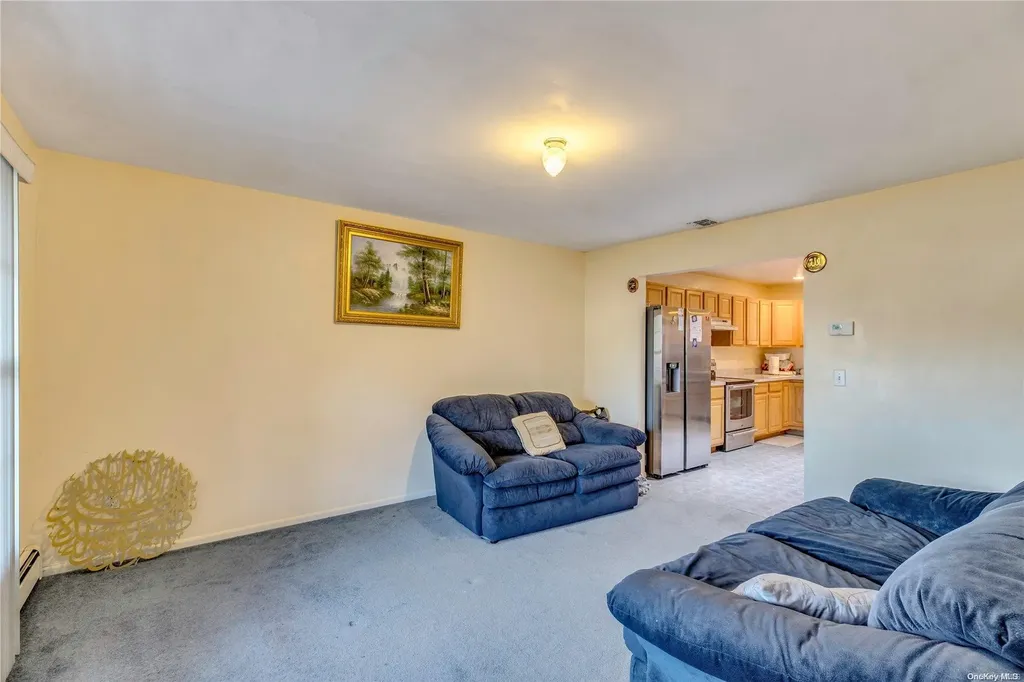 8 Harwood Way Coram NY 11727