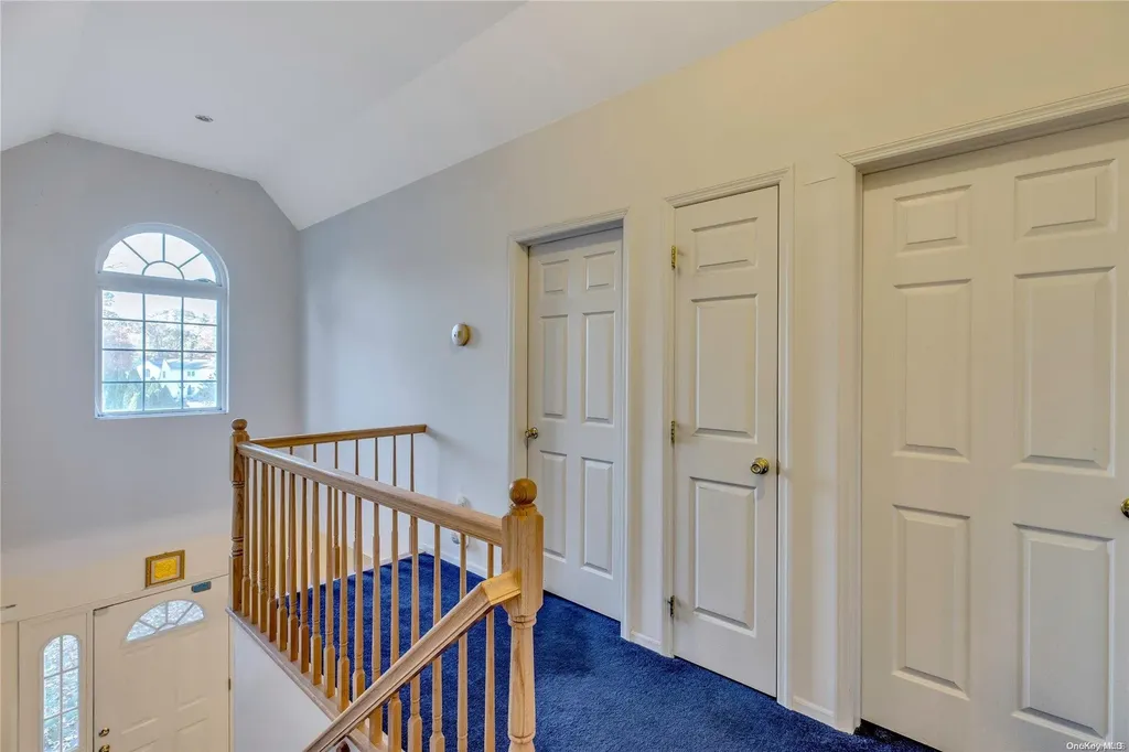 8 Harwood Way Coram NY 11727