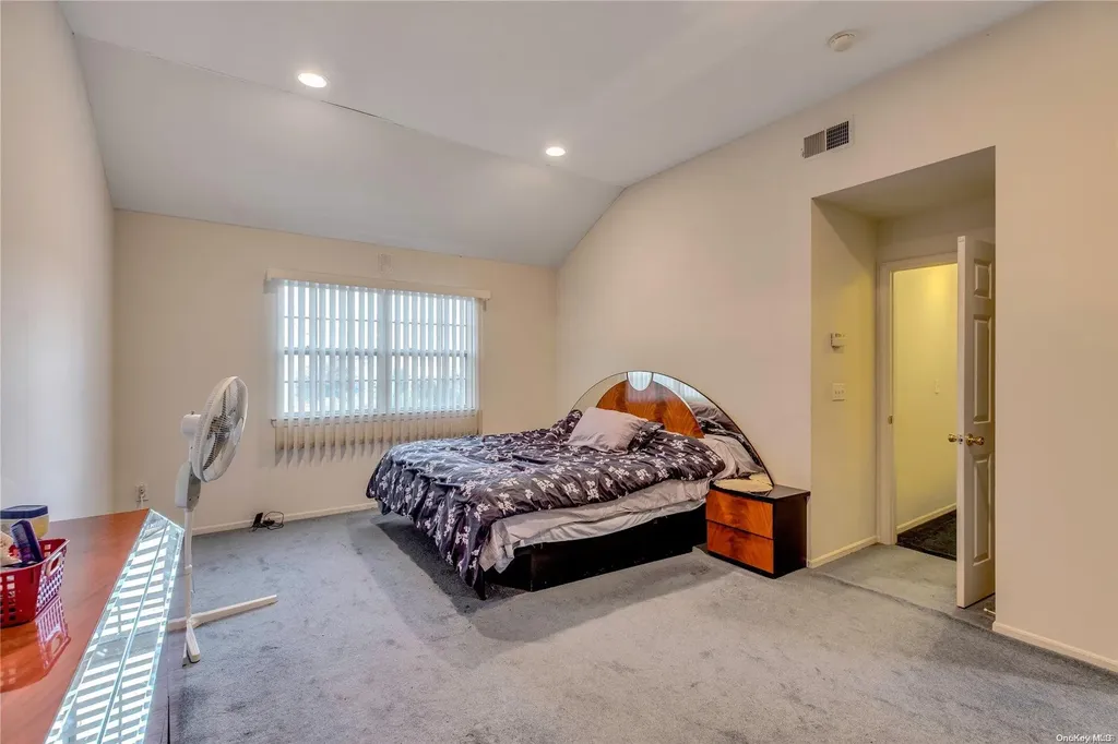 8 Harwood Way Coram NY 11727