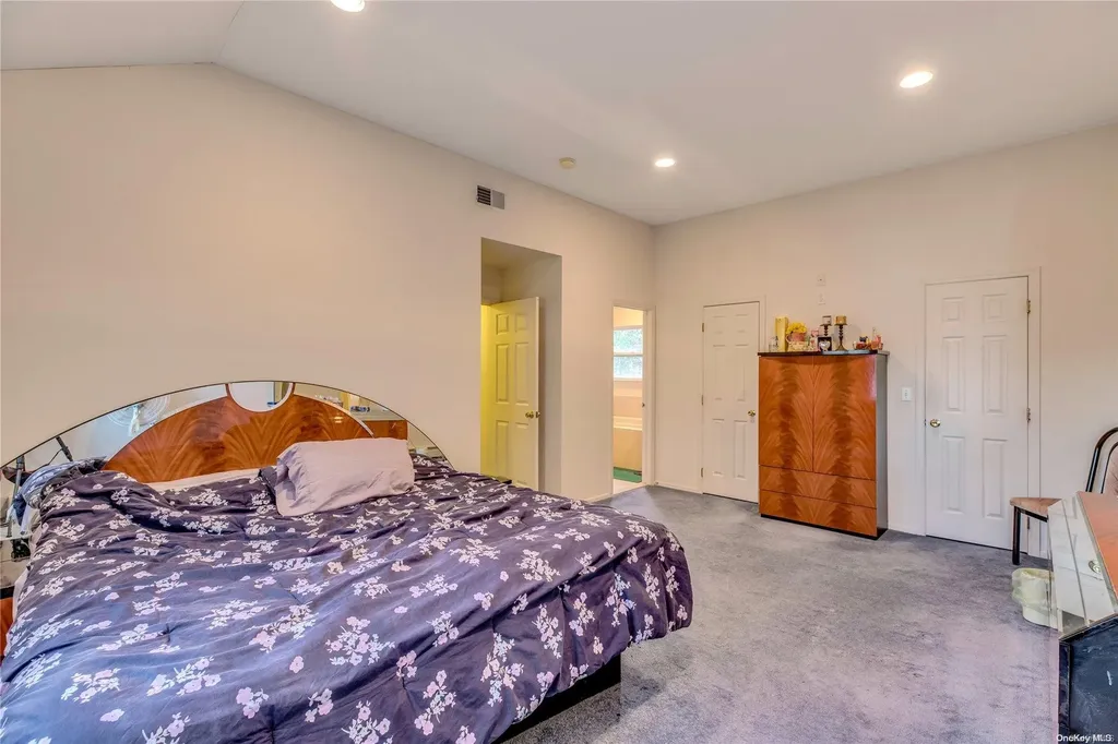 8 Harwood Way Coram NY 11727