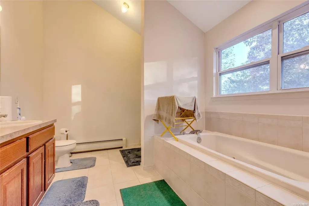 8 Harwood Way Coram NY 11727