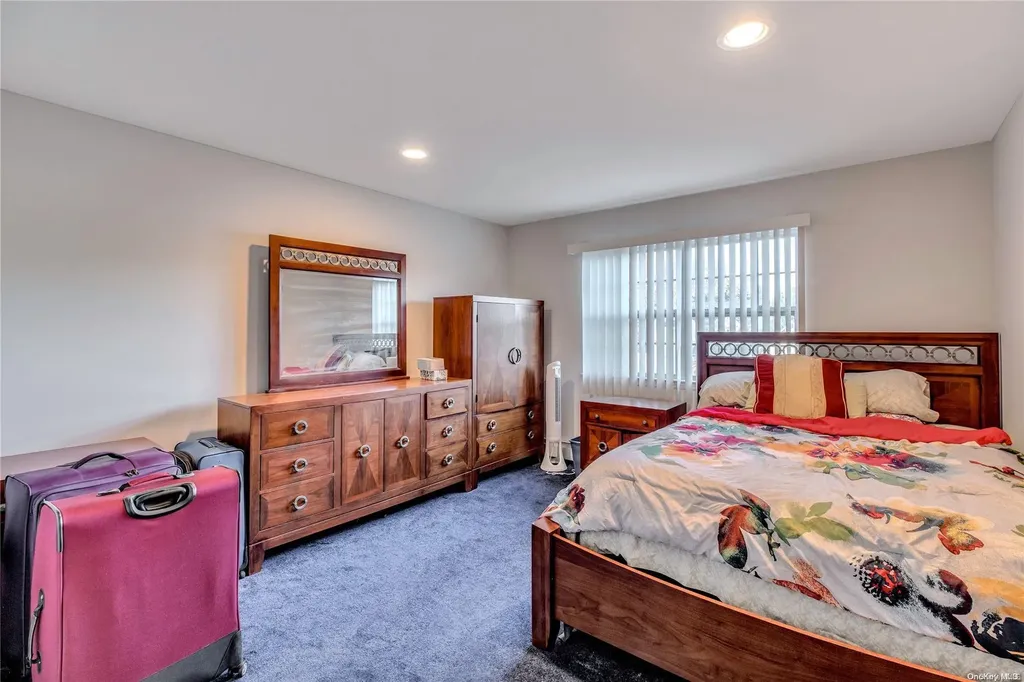 8 Harwood Way Coram NY 11727
