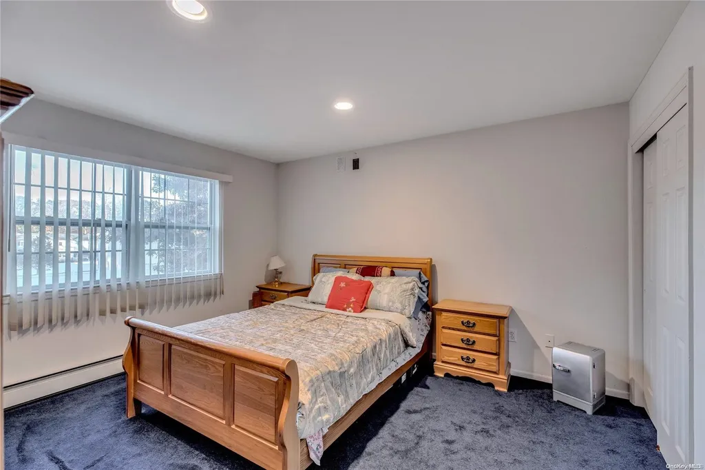 8 Harwood Way Coram NY 11727
