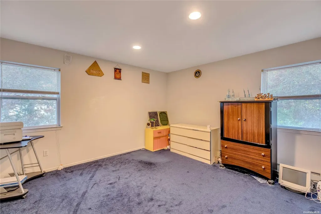 8 Harwood Way Coram NY 11727