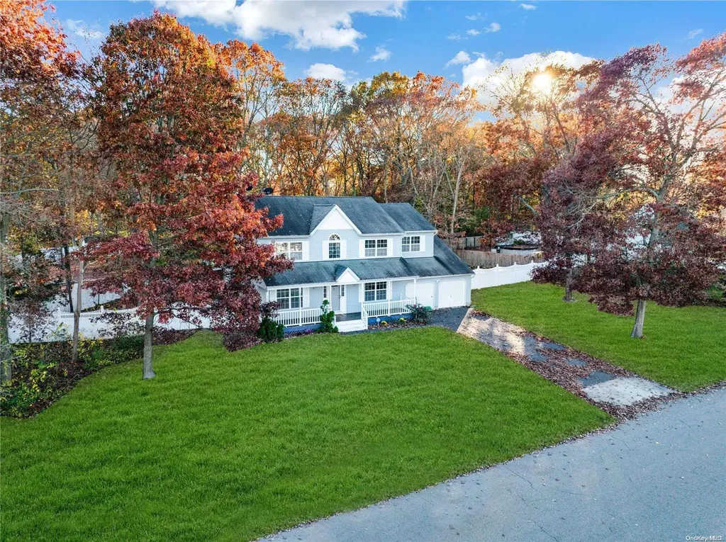 8 Harwood Way Coram NY 11727