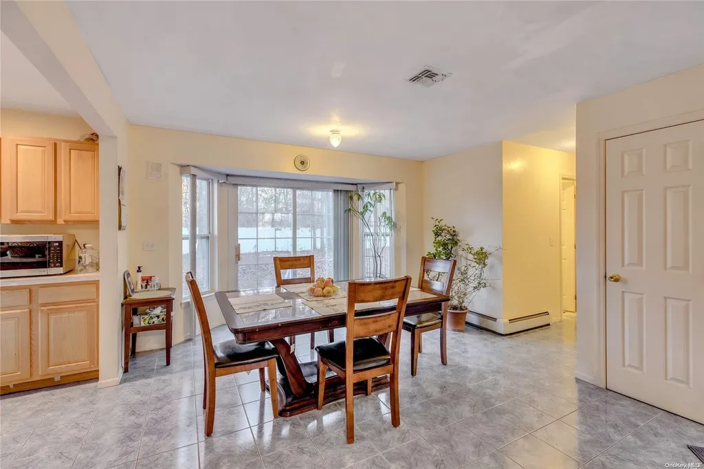 8 Harwood Way Coram NY 11727