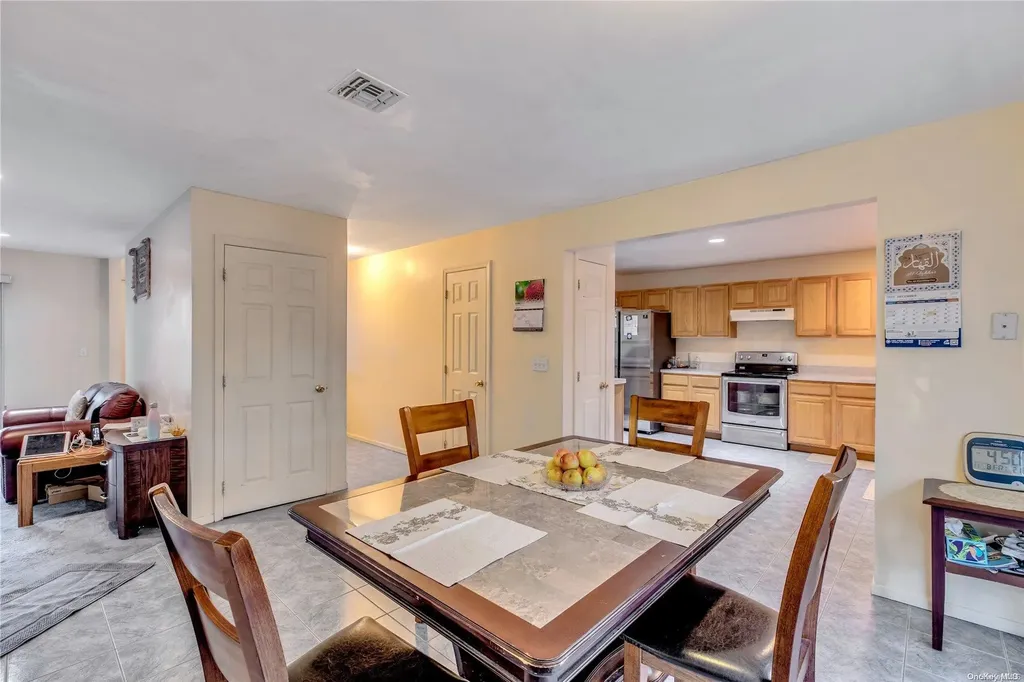 8 Harwood Way Coram NY 11727
