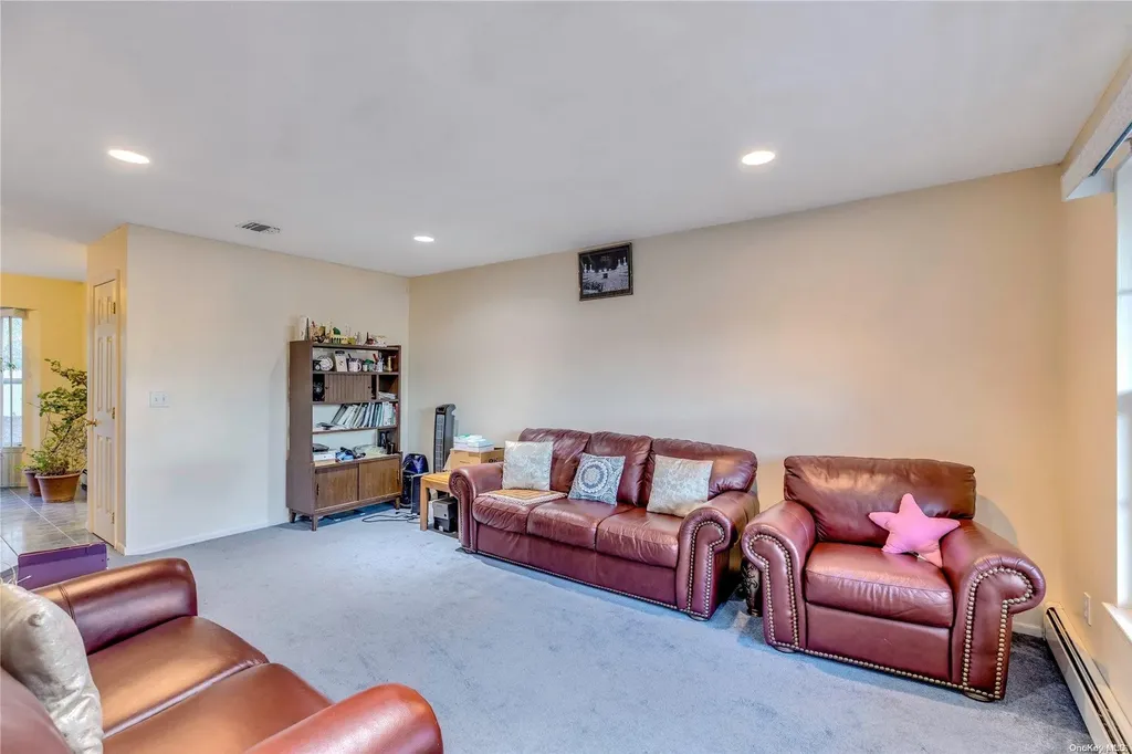 8 Harwood Way Coram NY 11727