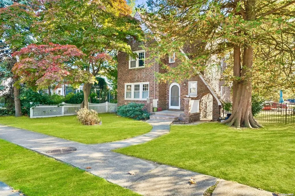 4 Johnson Avenue Malverne NY 11565