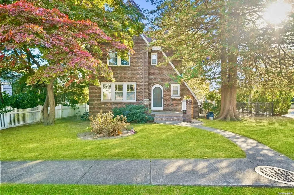 4 Johnson Avenue Malverne NY 11565