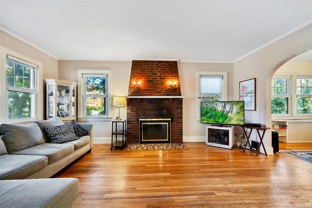 4 Johnson Avenue Malverne NY 11565
