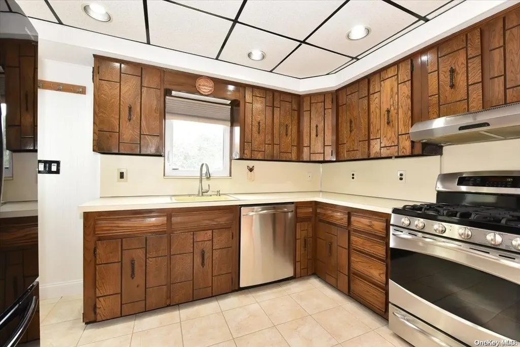 2847 Calvin Road Oceanside NY 11572