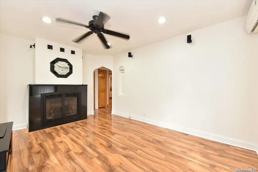 2847 Calvin Road Oceanside NY 11572