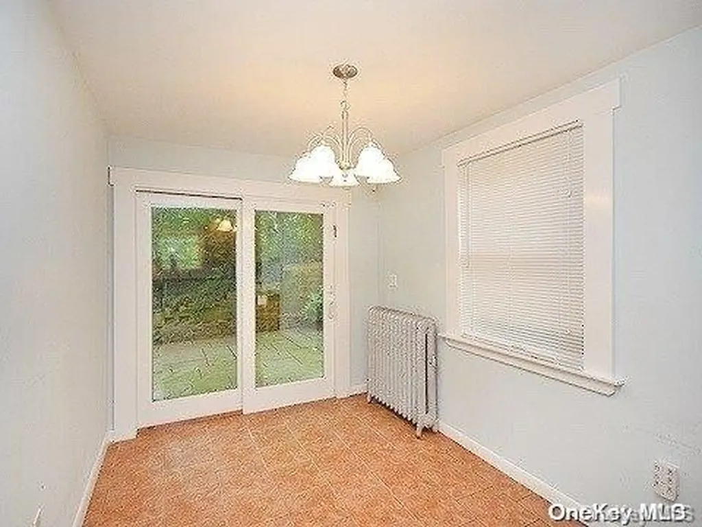 1 Winding Way Sea Cliff NY 11579