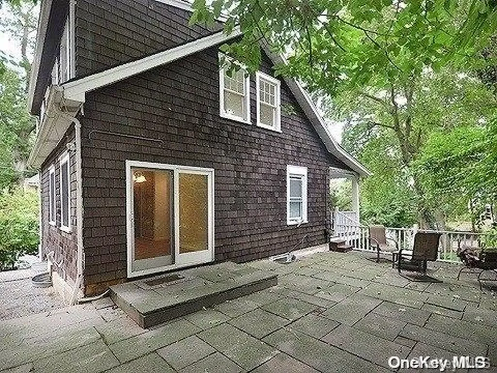 1 Winding Way Sea Cliff NY 11579