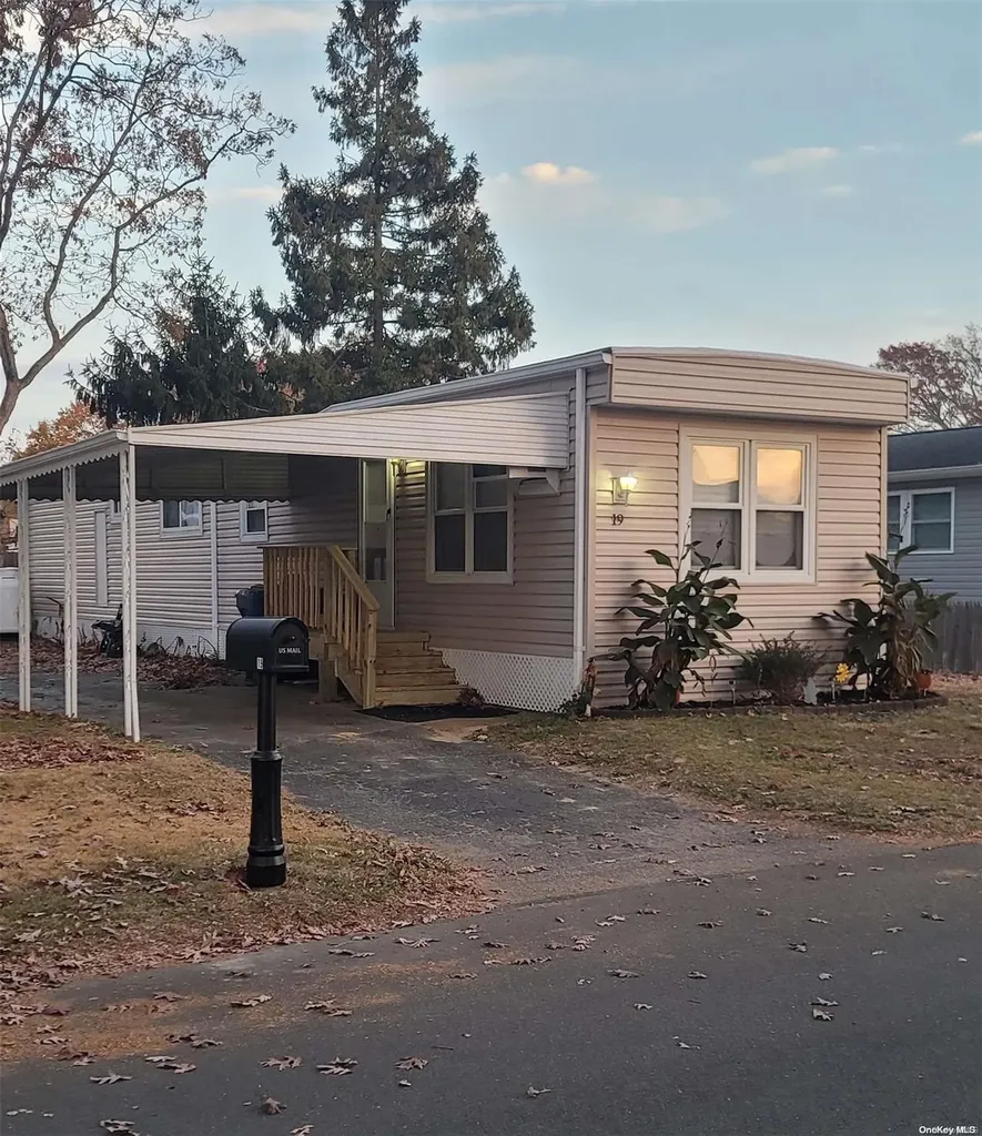 19 Periwinkle Drive Bohemia NY 11716