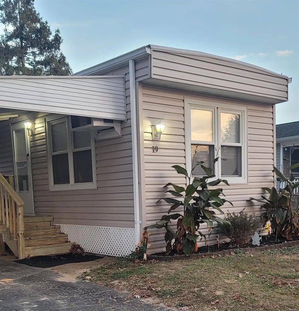 19 Periwinkle Drive Bohemia NY 11716