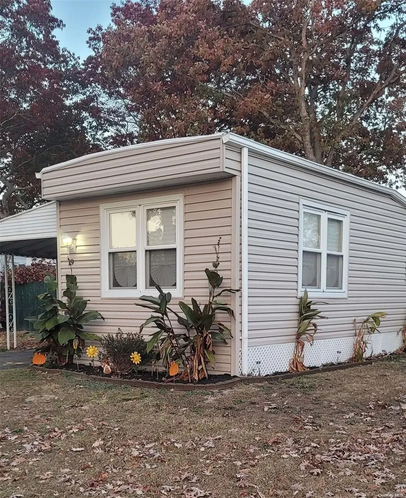 19 Periwinkle Drive Bohemia NY 11716