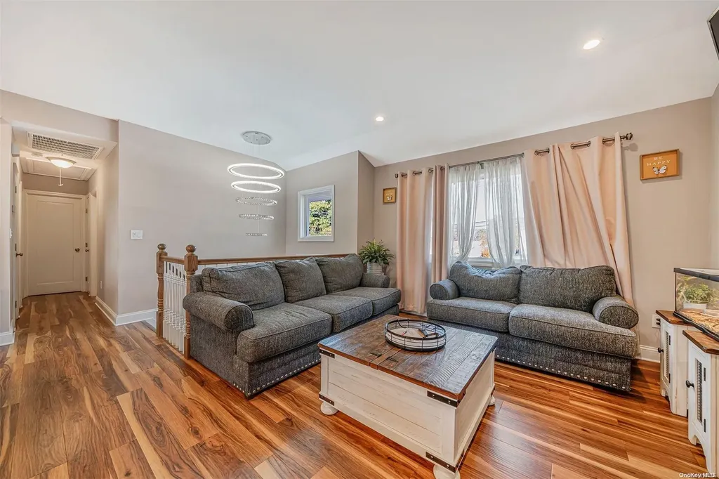 94 Magaw Place West Babylon NY 11704