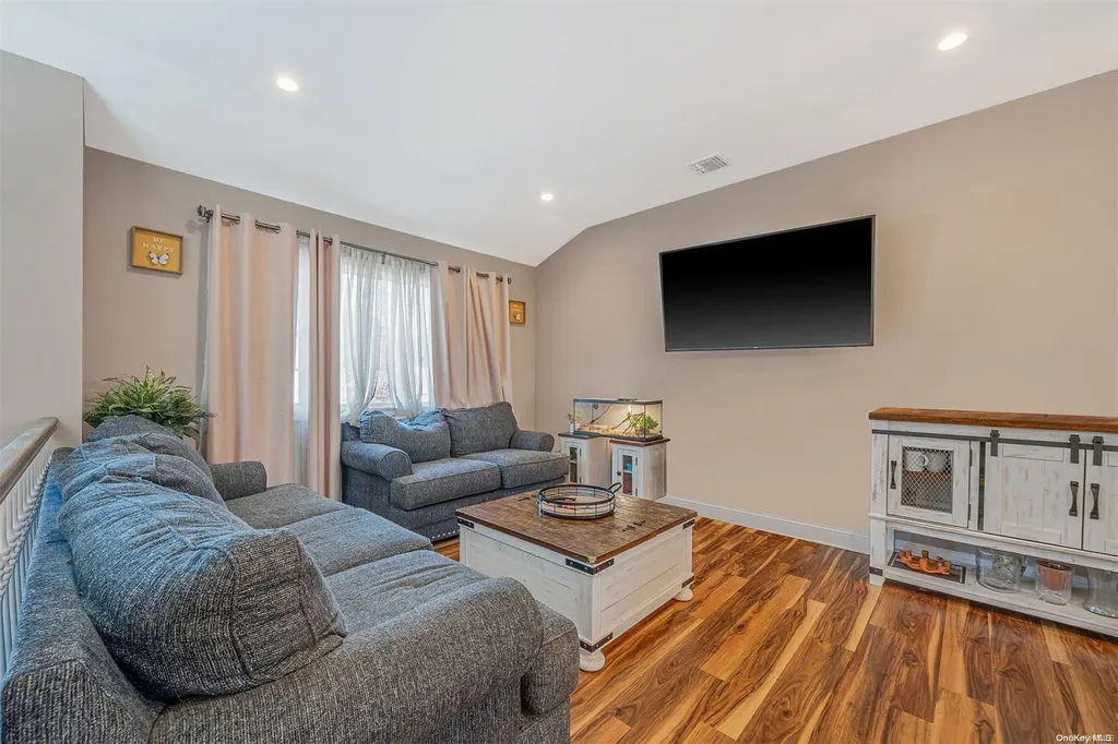 94 Magaw Place West Babylon NY 11704