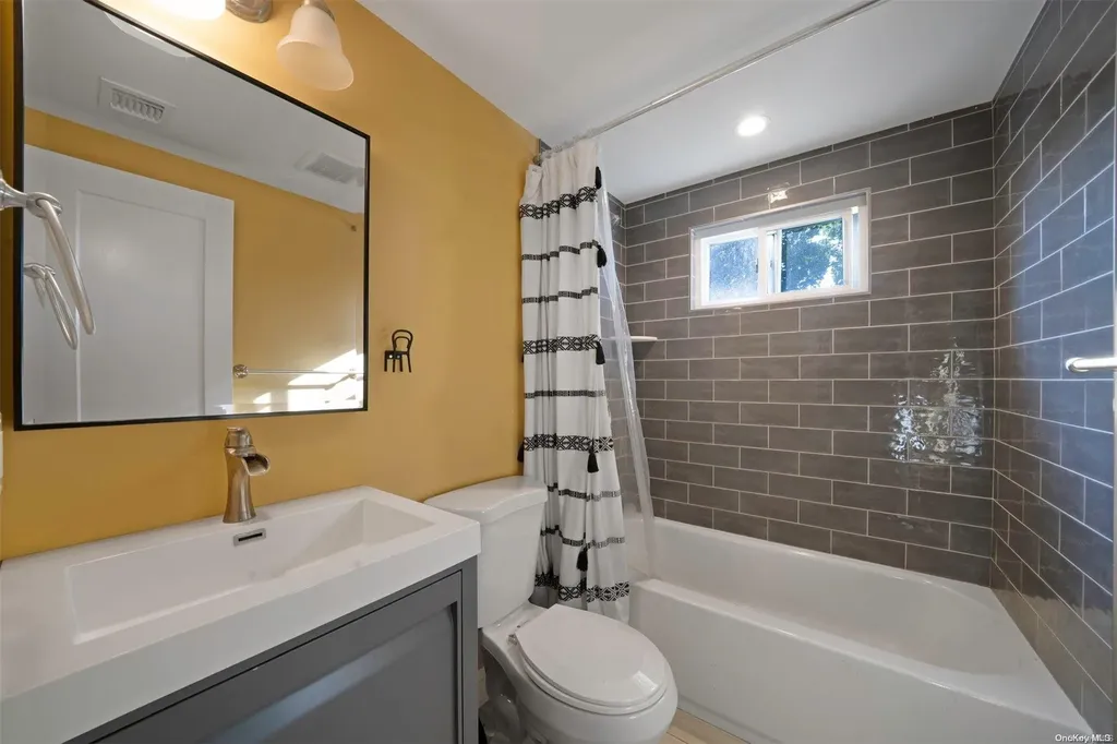 94 Magaw Place West Babylon NY 11704