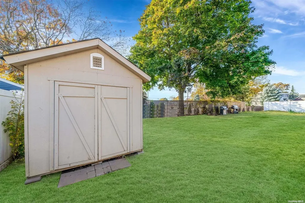 94 Magaw Place West Babylon NY 11704
