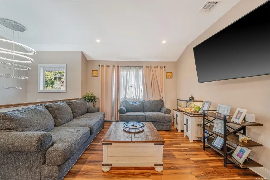 94 Magaw Place West Babylon NY 11704