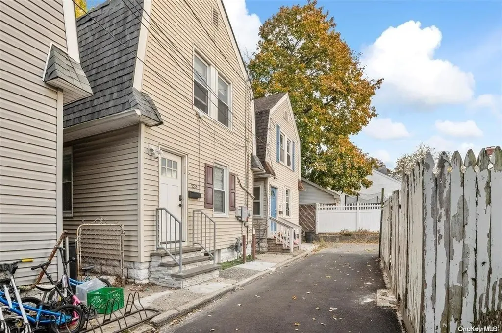 253 Court Place Cedarhurst NY 11516