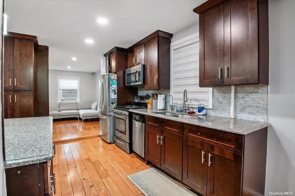 253 Court Place Cedarhurst NY 11516