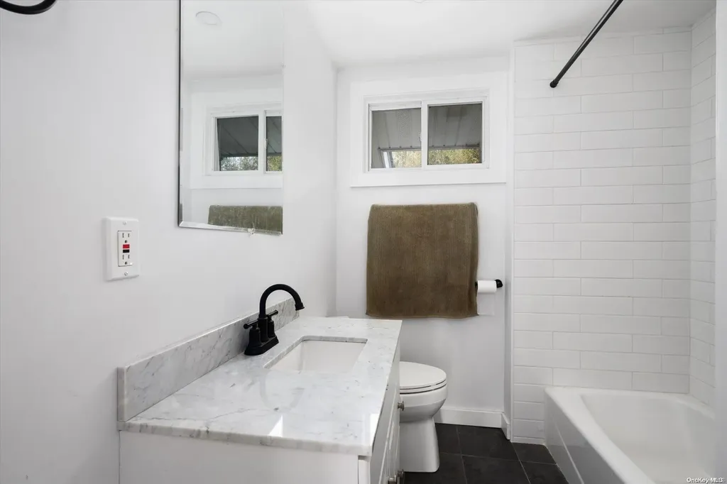 9 Harding Road Copiague NY 11726