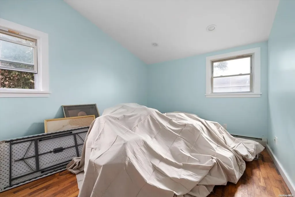 9 Harding Road Copiague NY 11726