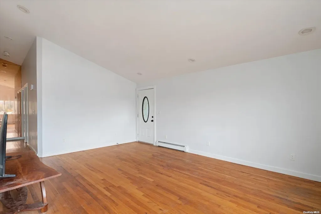 9 Harding Road Copiague NY 11726