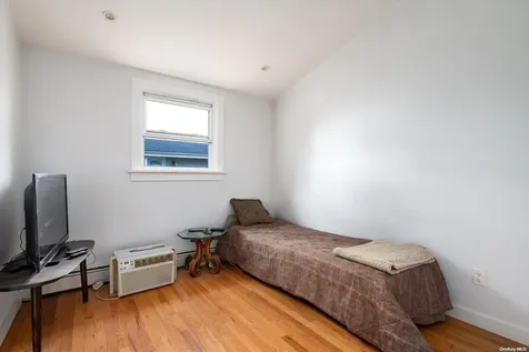 9 Harding Road Copiague NY 11726