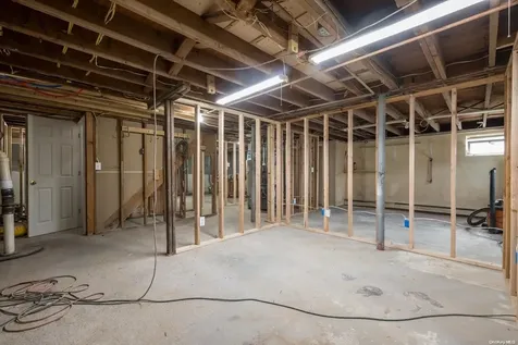 9 Harding Road Copiague NY 11726