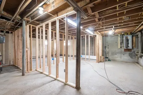 9 Harding Road Copiague NY 11726