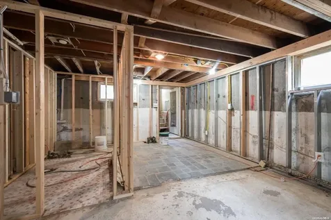 9 Harding Road Copiague NY 11726