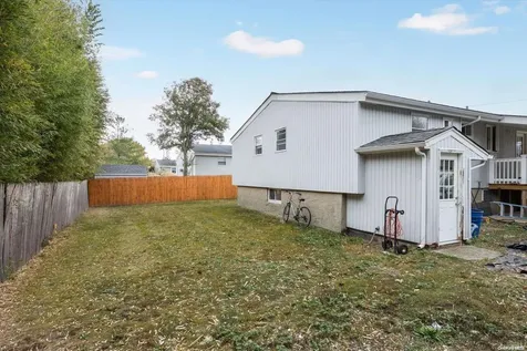 9 Harding Road Copiague NY 11726