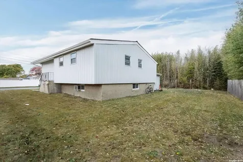 9 Harding Road Copiague NY 11726