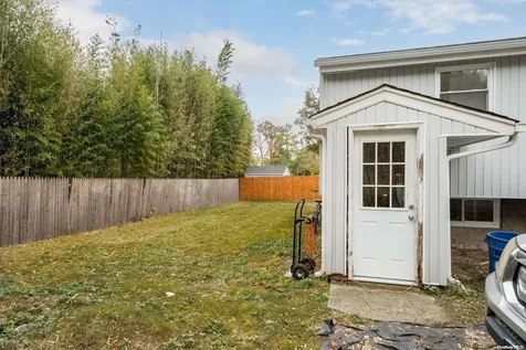 9 Harding Road Copiague NY 11726