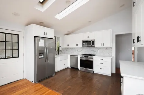 9 Harding Road Copiague NY 11726