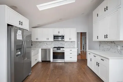 9 Harding Road Copiague NY 11726