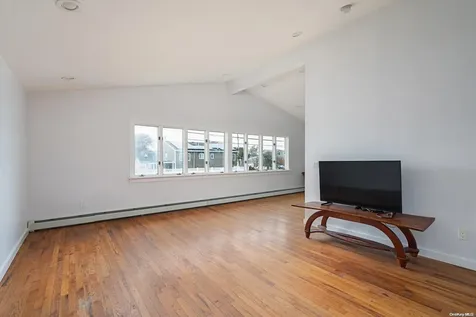 9 Harding Road Copiague NY 11726