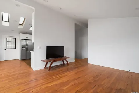 9 Harding Road Copiague NY 11726