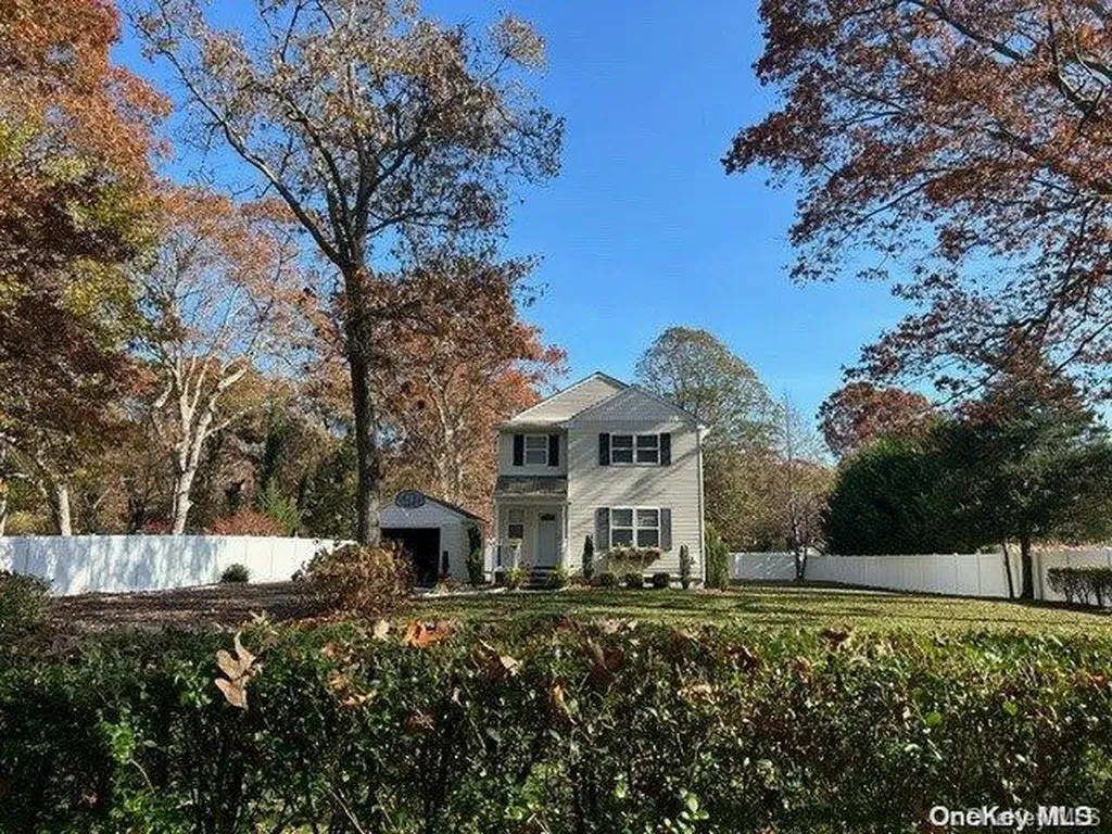 243 Whittier Drive Mastic Beach NY 11951