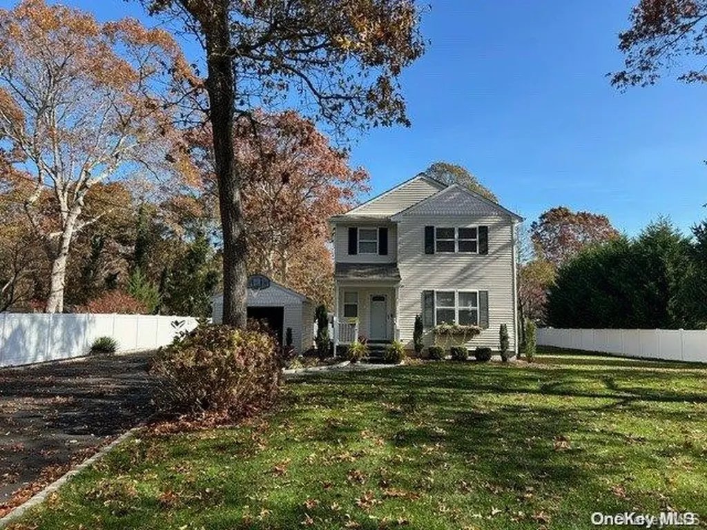 243 Whittier Drive Mastic Beach NY 11951
