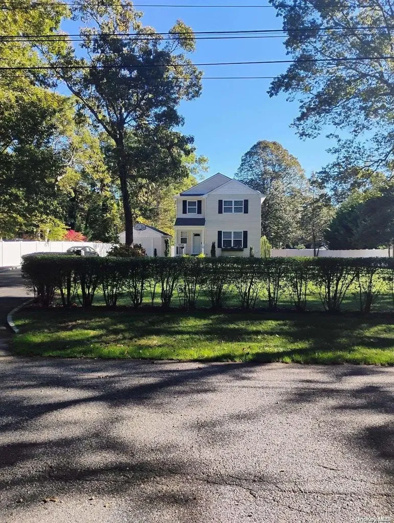 243 Whittier Drive Mastic Beach NY 11951