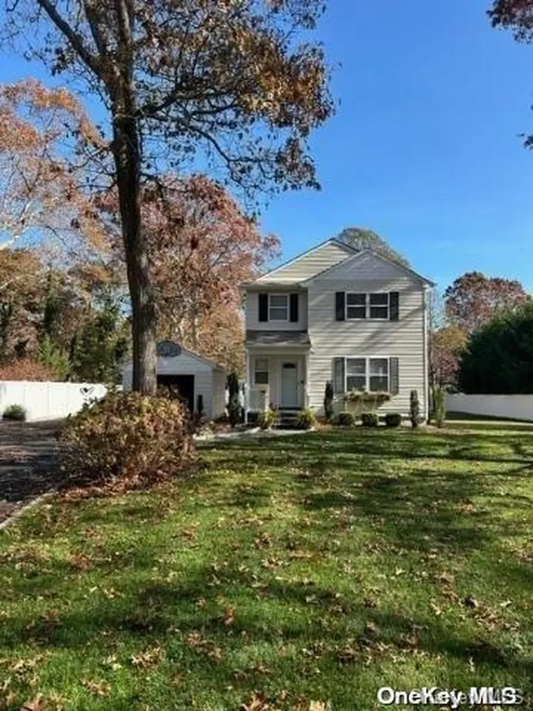 243 Whittier Drive Mastic Beach NY 11951