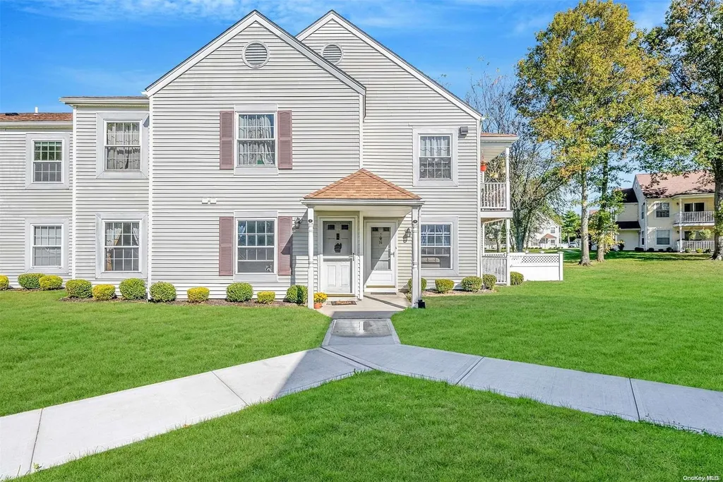14 Fairview Circle Middle Island NY 11953
