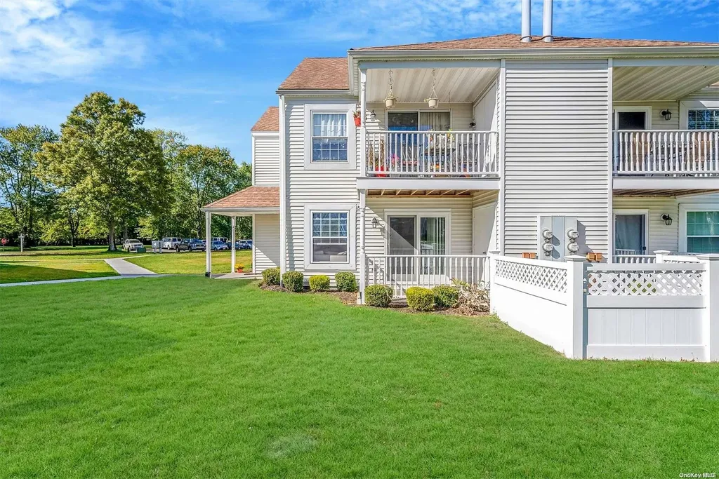 14 Fairview Circle Middle Island NY 11953
